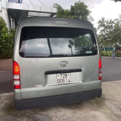 Đấu giá xe Toyota Hiace 16 chỗ, sản xuất năm 2006